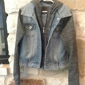 Girls blue jean jacket 😍